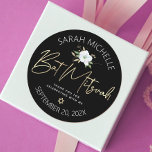 Bat Mitzvah Black Gold Script Floral Waterverf Ronde Sticker<br><div class="desc">Wees trots, blij en vier deze mijlpaal van je favoriete Bat Mitzvah wanneer je deze geavanceerde, gepersonaliseerde sticker gebruikt! Een schitterende, witte en goudglitterflorale waterverf met faux Gold foil script-typografie en Star van David, en een witte san serif-type bedekt een dramatische zwarte achtergrond. Pas de douanetekst met haar naam en...</div>