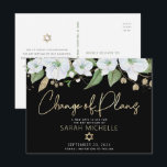 Bat Mitzvah Black Gold Script Floral Waterverf Uitnodiging Briefkaart<br><div class="desc">Zorg ervoor dat al uw vrienden en familieleden de mijlpaal van uw dochter Bat Mitzvah nog kunnen vieren, ongeacht de huidige onvoorziene omstandigheden in de wereld. Verstuur dit gepersonaliseerde briefkaart met de aankondiging van "Verandering van plannen". Een smakelijke, verbluffende, witte en goudglitterflorale waterverf met faux Gold folie script-typografie en een...</div>
