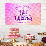 Bat Mitzvah Creatief Retro Boho Roze Oranje Gradië Spandoek<br><div class="desc">Wees trots, verheug je en laat deze mijlpaal van je favoriete Bat Mitzvah zien! Hang deze boho-, retro- en gepersonaliseerde banner op om haar speciale dag nog leuker te maken. Leuke, trendy, vette donker hete roze en paarse typografie met moderne sans serif-typografie overlappen een achtergrond van knal licht oranje en...</div>
