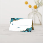 Bat Mitzvah Eenvoudige Moderne Turquoise Gouden Ag Plaatskaartje<br><div class="desc">Geen Bat Mitzvah feest is compleet zonder gepersonaliseerde plaatskaarten. Laat je favoriete Bat Mitzvah trots zijn, juich haar toe en vier haar mijlpaal op haar perfect gecoördineerde feest. Donker turkoois blauwgroen blauw typografie en turkoois blauw agaat stenen geaccentueerd met faux gouden aderen bedekken een eenvoudige, witte achtergrond. Op de achterkant...</div>