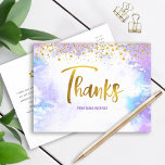 Bat Mitzvah Gold Script Paarse Waterverf Bedankt Briefkaart<br><div class="desc">Zorg ervoor dat je favoriete Bat Mitzvah haar waardering show aan iedereen die haar mijlpaal steunde! Verstuur dit verbluffende, moderne, dunne, handgeschreven folie handgeschreven script en kleine stippen die een lichte paarse waterverf achtergrond bedekken, gepersonaliseerd dank u briefkaart. Op de voorzijde, personaliseer met de naam van uw Bat Mitzvah. Voeg...</div>