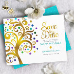 Bat Mitzvah Gold Turquoise en Paarse levensboom Save The Date<br><div class="desc">Zorg ervoor dat al je vrienden en familieleden de mijlpaal van je dochter Bat Mitzvah kunnen vieren! Stuur deze prachtige, grafisch faux gouden folie met fonkelende turquoise, blauwgroen, paarse en blauwe davidster en stip "bladeren" op een witte achtergrond, gepersonaliseerde "Save the Date" aankondigingskaart. Een piepklein, licht turquoise blauw davidster patroon...</div>