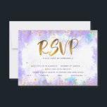 Bat Mitzvah gouden folie paarse waterverf entrée RSVP Kaartje<br><div class="desc">Wees trots, verheug je en laat deze mijlpaal van je favoriete Bat Mitzvah zien! Neem deze prachtige, moderne, sprankelende gouden faux folie en glitter stippen en typografie script tegen een zacht paarse waterverf achtergrond, gepersonaliseerde RSVP insert card voor uw evenement. Personaliseer de aangepaste tekst met de "antwoorddatum" en opties voor...</div>