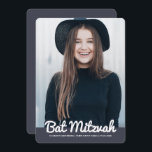 Bat Mitzvah Modern Aangepaste Foto Kaart<br><div class="desc">Dit ontwerp is samengesteld uit een afspeelbaar cursief script dat wordt tegengegaan door eenvoudige san serif typografie. Dit ontwerp is modern en eenvoudig. Voeg fotoafbeelding toe.

Hier beschikbaar:
http://www.zazzle.com/store/selectpartysupplies</div>