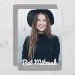 Bat Mitzvah Modern Aangepaste Foto Kaart<br><div class="desc">Dit ontwerp is samengesteld uit een afspeelbaar cursief script dat wordt tegengegaan door eenvoudige san serif typografie. Dit ontwerp is modern en eenvoudig. Voeg fotoafbeelding toe.

Hier beschikbaar:
http://www.zazzle.com/store/selectpartysupplies</div>