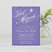 BAT MITZVAH Modern Elegant Script Lavendel paarse Kaart (Staand voorkant)