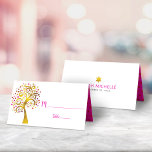 Bat Mitzvah Modern Gold en Roze Folie Boom of Life Plaatskaartje<br><div class="desc">Geen Bat Mitzvah partij is volledig zonder gepersonaliseerde plaatskaarten. Laat je favoriete Bat Mitzvah trots zijn, blij en vieren haar mijlpaal op haar perfect gecoördineerde feest. Deze verfijnde, chic, verbluffend, grafische faux gouden folie boom met dunne roze, oranje en rode ster van David en puntige "bladeren" en hete roze scripttypografie...</div>