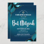 Bat Mitzvah Modern Turquoise Ombre Agate Script Kaart<br><div class="desc">Wees trots, verheug je en laat deze mijlpaal van je favoriete Bat Mitzvah zien! Stuur deze coole, unieke, moderne, gepersonaliseerde Hebreeuwse naamuitnodiging voor een evenement om te onthouden. Witte scripttypografie en een faux gouden ster van David bedekken een diepe turquoise blauwgroen blauwe ombre achtergrond met turquoise blauwe agaat geaccentueerd met...</div>