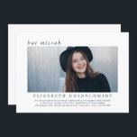 Bat Mitzvah  | Moderne eenvoudige elegante foto Kaart<br><div class="desc">Bestaat uit eenvoudige rechte lijsten met klassieke serindien-typografie. Allemaal tegen een simpele achtergrond. Deze elementen zijn eenvoudig,  tijdloos en klassiek. Voeg een douanefoto (het beste met horizontale foto's) toe

Hier beschikbaar:
http://www.zazzle.com/store/selectpartysupplies</div>