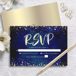 Bat Mitzvah Navy Waterverf Gouden Glitter Script RSVP Kaartje<br><div class="desc">Wees trots, verheug je en laat deze mijlpaal van je favoriete Bat Mitzvah zien! Neem deze prachtige, moderne, gepersonaliseerde RSVP-wisselkaart voor uw evenement op. Graphic faux gold folie kalligrafie script en confetti overlay een rijke, dramatische, navy blauwe waterverf achtergrond. Personaliseer de aangepaste tekst met de "antwoorddatum". In dit trendy en...</div>