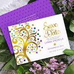 Bat Mitzvah Paarse met Gold Script Tree of Life Save The Date<br><div class="desc">Zorg ervoor dat al je vrienden en familieleden de mijlpaal van je dochter Bat Mitzvah kunnen vieren! Stuur deze prachtige, grafisch faux gouden folie met fonkelende turquoise, blauwgroen, paarse en blauwe davidster en stip "bladeren" op een witte achtergrond, gepersonaliseerde "Save the Date" aankondigingskaart. Je aangepaste bericht en een kleine, donkere...</div>