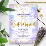 Bat Mitzvah paarse waterverf gold folie script Kaart<br><div class="desc">Wees trots, blij en toon deze mijlpaal van je favoriete Bat Mitzvah! Verzend dit verbluffende, moderne, dunne gouden faux folie en glitter stippen en typografische manuscript tegen een zacht paarse achtergrond van de waterverf, gepersonaliseerde uitnodiging voor een gebeurtenis om zich te herinneren. Personaliseer de douanetekst met de naam van uw...</div>