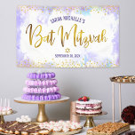 Bat Mitzvah paarse waterverf gold folie script Spandoek<br><div class="desc">Wees trots, blij en toon deze mijlpaal van je favoriete Bat Mitzvah! Hang deze verbluffende, moderne, stijlvolle, gepersonaliseerde banner op om haar speciale dag aan te vullen. Het spaarzame, gouden faux folie kalligrafiemanuscript en glitter stippen bekleden een zachte paarse achtergrond van de waterverf. Personaliseer de douanetekst met de naam en...</div>