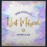 Bat Mitzvah Paarse Waterverf Goud Challah Hoesje Katoenen Servet<br><div class="desc">Hier is een geweldige aanvulling op uw Bat Mitswa-feest. Vier dit met deze prachtige, moderne, stijlvolle gepersonaliseerde challah deksel doek servet toe te voegen aan haar speciale dag. Sprankelend, faux gouden folie kalligrafie script en glitter stippen bedekken een zacht paarse waterverf achtergrond. Personaliseer de aangepaste tekst met de naam en...</div>