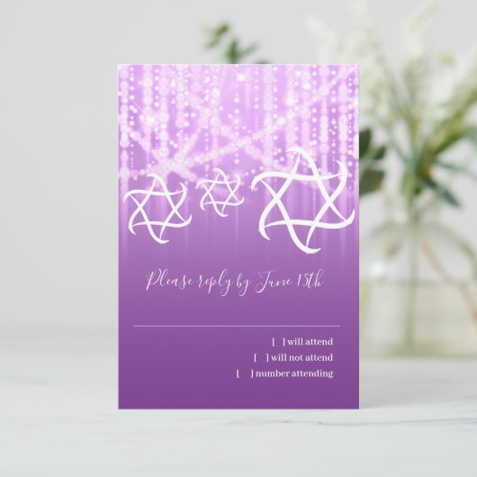 Bat Mitzvah Paarse Witte Sparkly Lights RSVP Kaartje (Staand voorkant)