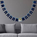 Bat Mitzvah Party Mazel Tov Navy Blue Foto Vlaggetjes<br><div class="desc">Elegante Mazel Tov bunting vlaggen decor in marineblauw en gouden agaat voor een Bat Mitzvah of Bar Mitzvah feest. Deze chique joodse viering banner beschikt over de ster van David op elke hoek en uw aangepaste foto in het centrum.</div>