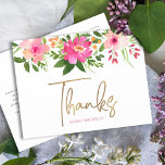 Bat Mitzvah Pink Floral Gold Script Bedankt Briefkaart<br><div class="desc">Zorg ervoor dat je favoriete Bat Mitzvah haar waardering show aan iedereen die haar mijlpaalevenement heeft ondersteund! Stuur dit verfijnde, gepersonaliseerde dank u briefkaart! Een chique, prachtige, roze en perzik bloemige waterverf met faux gouden folie script typografie en modern stoffige roos sans serif type overlay een witte achtergrond. Een gouden...</div>