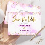 Bat Mitzvah Pink Waterverf Gold Script Chic Girly Save The Date<br><div class="desc">Zorg ervoor dat al je vrienden en familieleden de mijlpaal van je dochter Bat Mitzvah kunnen vieren! Verzend dit verbluffende, moderne, dunne gouden neusfolie en glitter stippen en typografische manuscript tegen een zacht roze achtergrond van de waterverf, gepersonaliseerd "sparen de Datum"aankondigingskaart. Uw douanebericht en extra gouden stippen op een zachte...</div>