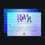 Bat Mitzvah Retro Boho Blauw Paarse Gradient Entré RSVP Kaartje<br><div class="desc">Wees trots, verheug je en laat deze mijlpaal van je favoriete Bat Mitzvah zien! Neem deze boho, retro, gepersonaliseerde RSVP-wisselkaart voor uw evenement op. Leuke, trendy, gedurfde paarse en marineblauwe typografie met moderne sans serif typografie overlay een achtergrond van pop lichte turquoise en paarse ombre gradiënt stralen met witte stippen....</div>