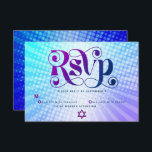 Bat Mitzvah Retro Boho Blauw Paarse Gradiënt Vet RSVP Kaartje<br><div class="desc">Wees trots, verheug je en laat deze mijlpaal van je favoriete Bat Mitzvah zien! Neem deze boho, retro, gepersonaliseerde RSVP-wisselkaart voor uw evenement op. Leuke, trendy, gedurfde paarse en marineblauwe typografie met moderne sans serif typografie overlay een achtergrond van pop lichte turquoise en paarse ombre gradiënt stralen met witte stippen....</div>