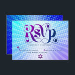 Bat Mitzvah Retro Boho Blauw Paarse Gradiënt Vet RSVP Kaartje<br><div class="desc">Wees trots, verheug je en laat deze mijlpaal van je favoriete Bat Mitzvah zien! Neem deze boho, retro, gepersonaliseerde RSVP-wisselkaart voor uw evenement op. Leuke, trendy, gedurfde paarse en marineblauwe typografie met moderne sans serif typografie overlay een achtergrond van pop lichte turquoise en paarse ombre gradiënt stralen met witte stippen....</div>