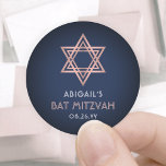 Bat Mitzvah Roze Rose Goud Marine Blauw Star of Da Ronde Sticker<br><div class="desc">Voeg een gepersonaliseerde finishing touch toe aan bat mitzvah bedankjes of gunsten met deze elegante marineblauwe, witte en roze ronde stickers / envelopzegels. Alle tekst is eenvoudig aan te passen of te verwijderen. Design beschikt over een eenvoudige moderne marineblauwe achtergrond, roos gouden faux metallic folie Star of David, en stijlvolle...</div>