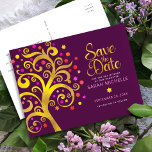 Bat Mitzvah Save Date, Gold Tree, Bourgogne Uitnodiging Briefkaart<br><div class="desc">Zorg ervoor dat al je vrienden en familieleden de mijlpaal van je dochter Bat Mitzvah kunnen vieren! Verstuur deze verbluffende, grafische faux gouden folie-boom met dunne roze, oranje en rode ster van David en puntige "bladeren" op een rijke paarse kruidenachtergrond, gepersonaliseerd "Save the Date"-briefkaart voor de aankondiging van de datum....</div>