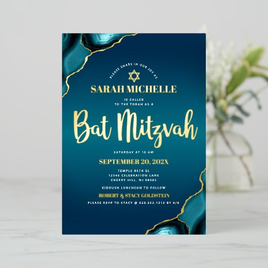 Bat Mitzvah Turquoise Ombre Agate Script Echt Goud Folie Uitnodiging (Staand Voorkant)