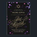 Bat Mitzvah Uitnodigingen | Elegant Paars en goud<br><div class="desc">De spaarbokeh confetti licht schittert in doorschijnend roze, paars en blauw op de achtergrond van deze glamoureuze Bat Mitzvah-uitnodiging, met een faux goudblad Star van David en een gouden glittermarker die "Bat Mitzvah" schrijft in een fancy script met veel bloei. Let op: dit is NIET echt gouden blad of glitter...</div>