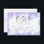 Bat Mitzvah zilver folie paarse waterverf entrée RSVP Kaartje<br><div class="desc">Wees trots, verheug je en laat deze mijlpaal van je favoriete Bat Mitzvah zien! Neem deze prachtige, moderne, sprankelende zilveren faux folie en glitter stippen en typografie script tegen een zacht paarse waterverf achtergrond, gepersonaliseerde RSVP insert card voor uw evenement. Personaliseer de aangepaste tekst met de "antwoorddatum" en opties voor...</div>