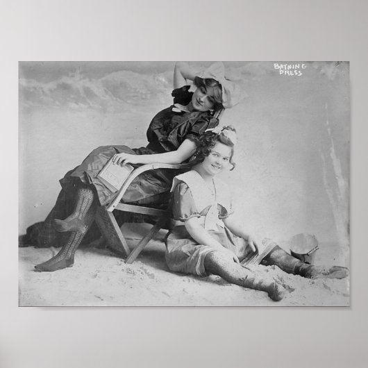 Bathing Beauties - bocht van de eeuwse badjurk Poster (Voorkant)