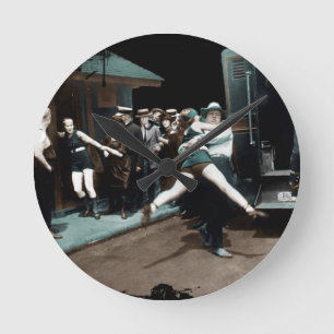 Bathing Suit Arrests USA Ronde Klok