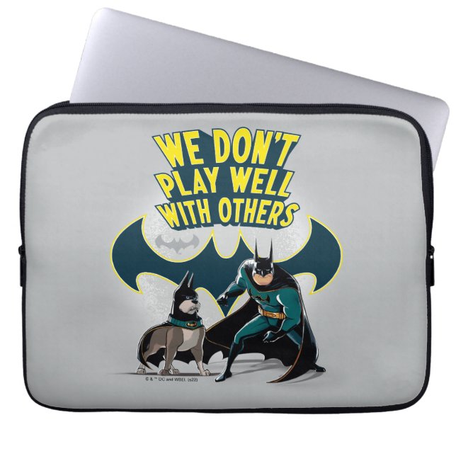 Batman & Ace - We spelen niet goed met anderen Laptop Sleeve (Voorkant)