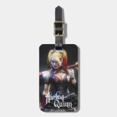 Batman Arkham Knight | Harley Quinn met Bat Bagagelabel (Voorkant verticaal)