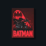 Batman Crimson Bat Signal Canvas Afdruk<br><div class="desc">Deze afbeelding toont een dramatische vertolking van Batman, gegoten tegen een grimmige, rode achtergrond die de gevaarlijke sfeer van Gotham weerspiegelt. Het stuk gaat over het silhouet van Batman, dat met een imposante houding uit de duisternis tevoorschijn komt en zijn rol als bewaker van de nacht onderstreept. Het vleermuissignaal doemt...</div>