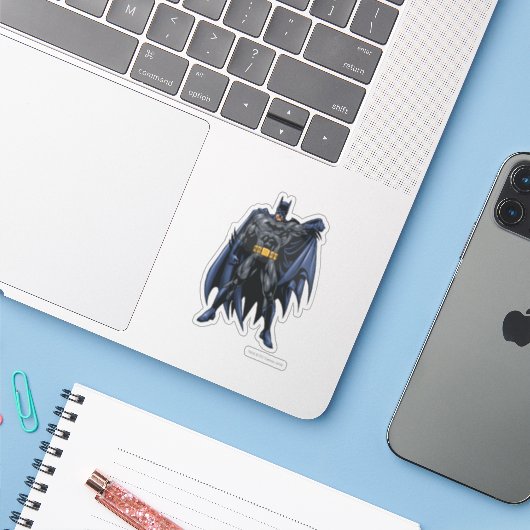 Batman houdt cape vast sticker (Laptop met iPhone)