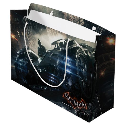 Batman met Batmobile in de regen Large Cadeautasje (Achterkant Gekanteld)