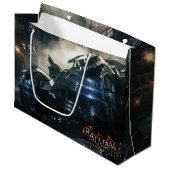 Batman met Batmobile in de regen Large Cadeautasje (Voorkant Gekanteld)