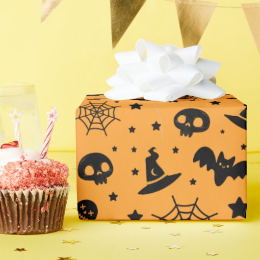 Bats and Spider Webs Spooky Halloween Geel Cadeaupapier (Verjaardagsfeest)