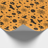 Bats and Spider Webs Spooky Halloween Geel Cadeaupapier (Hoek)