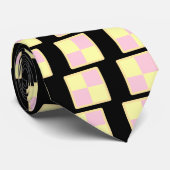 Battenburg Cake. Roze en geel. Stropdas (Opgerold)