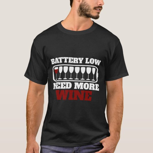 Batterij Low Need Meer Wijnglazen Wijndrinker T-shirt (Voorkant)