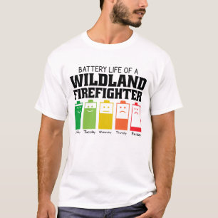 Batterijduur van een brandweerman in het wild t-shirt