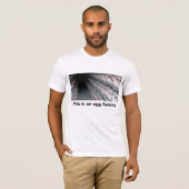 Batterijkooi, dit is een eierfabriek t-shirt (Voorkant volledig)