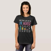 Battery life of an OR nurse humor chart T-shirt (Voorkant volledig)