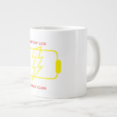 Battery Low Mug – Funny Energy Low Coffee Mug Grote Koffiekop (Voorkant rechts)