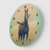 Bay Horse in een veld Grote Klok (Hoek)