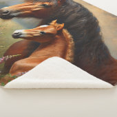 Bay Mare met een veulen Wildflowers Schilderij Sherpa Deken (3/4)