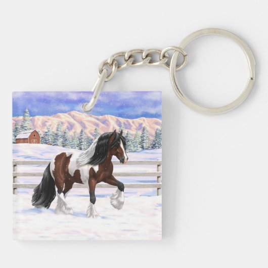 Bay Pinto Gypsy Vanner Draft Horse in sneeuw Sleutelhanger (Achterkant)