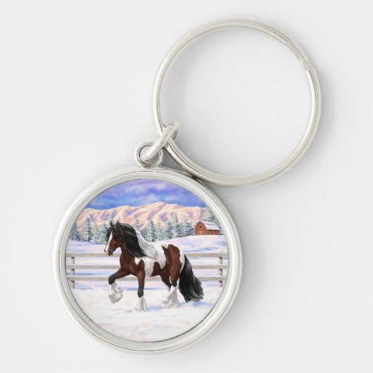 Bay Pinto Gypsy Vanner Draft Horse In Snow Sleutelhanger (Voorkant)